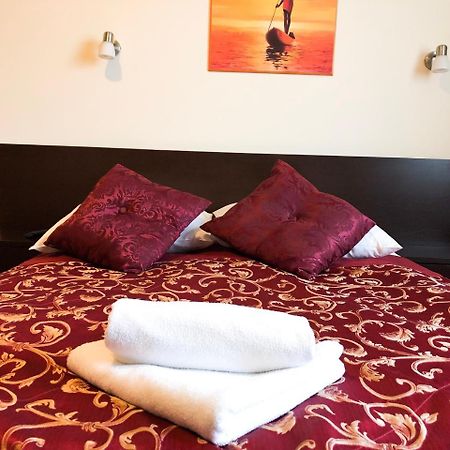 Hotel Korona Rzeszów Esterno foto