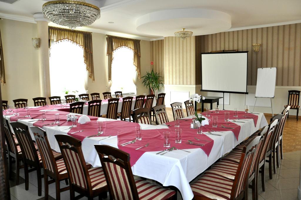 Hotel Korona Rzeszów Esterno foto