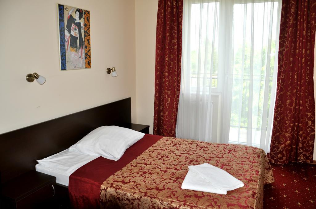 Hotel Korona Rzeszów Esterno foto