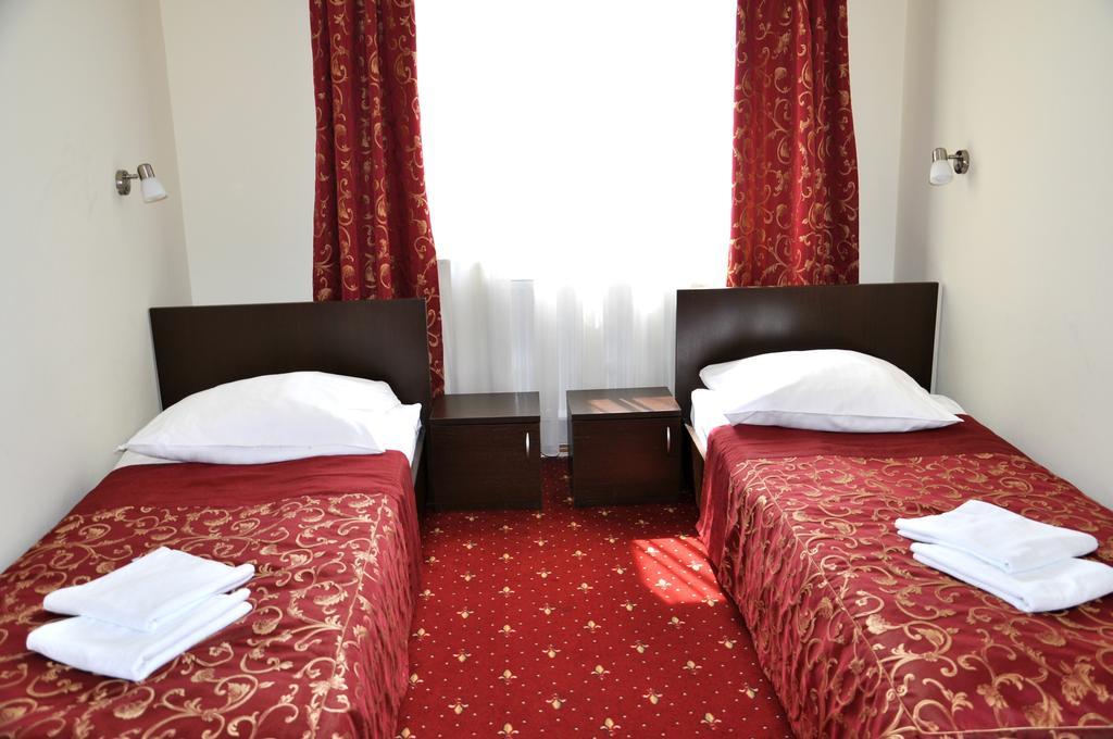 Hotel Korona Rzeszów Esterno foto