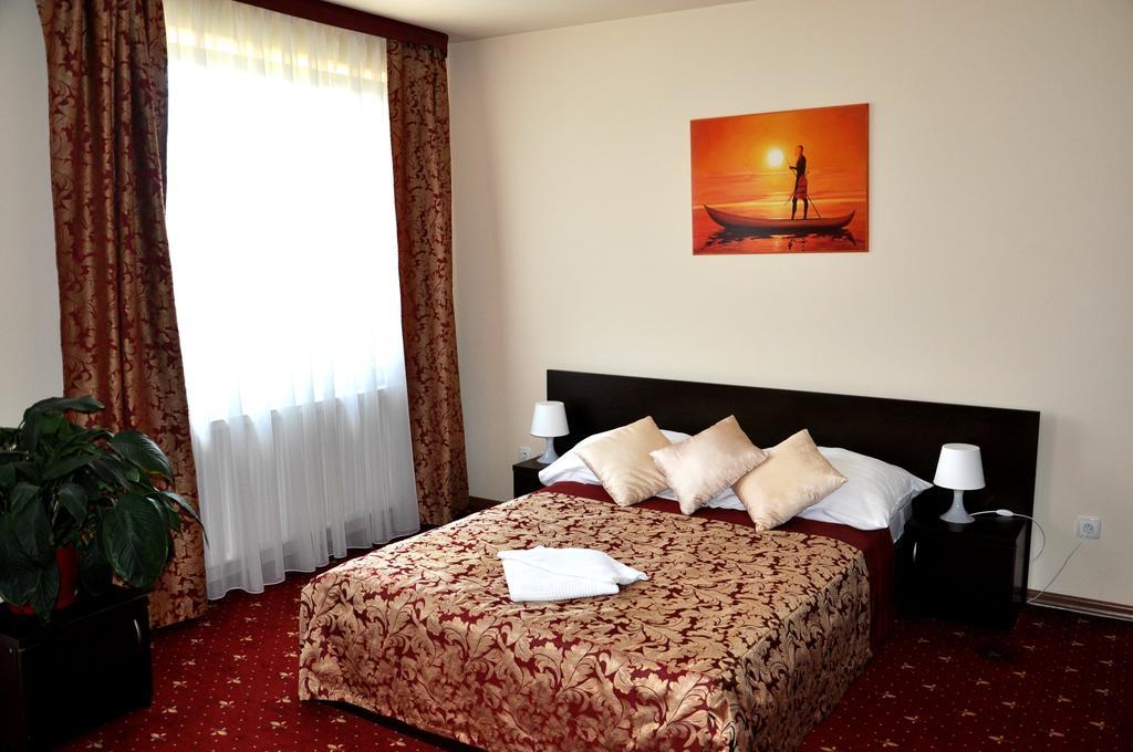 Hotel Korona Rzeszów Esterno foto