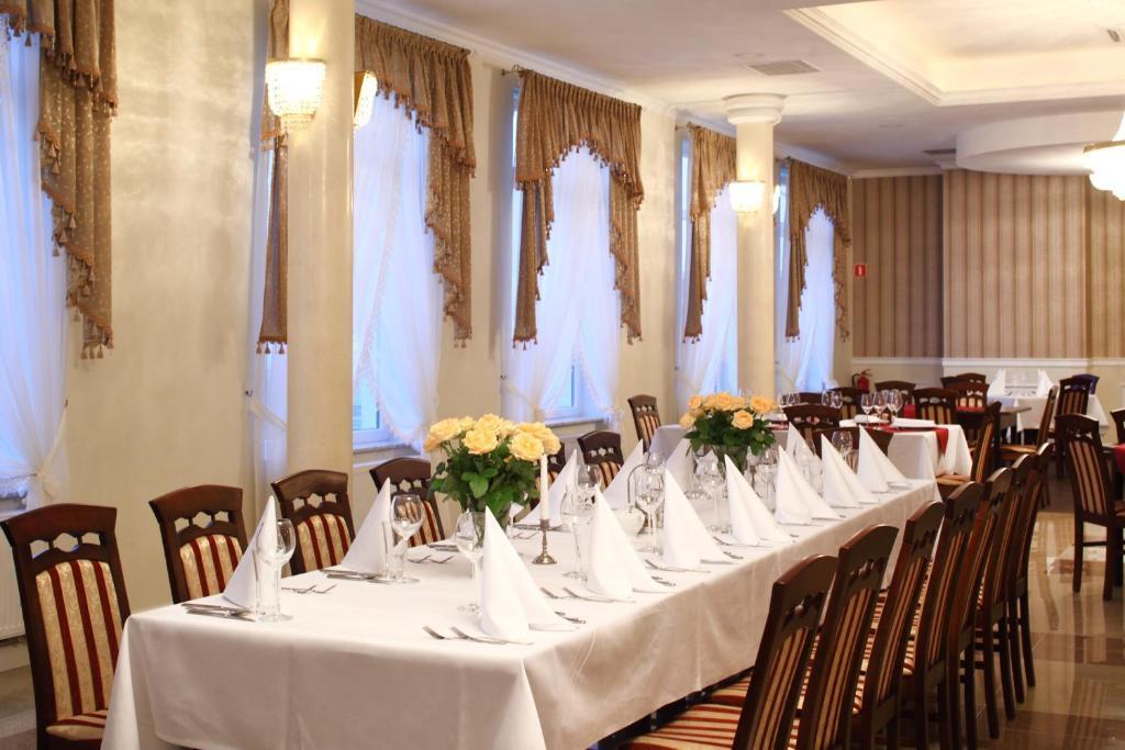 Hotel Korona Rzeszów Esterno foto