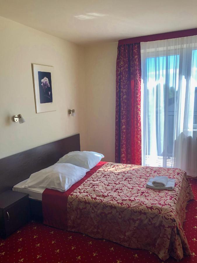 Hotel Korona Rzeszów Esterno foto